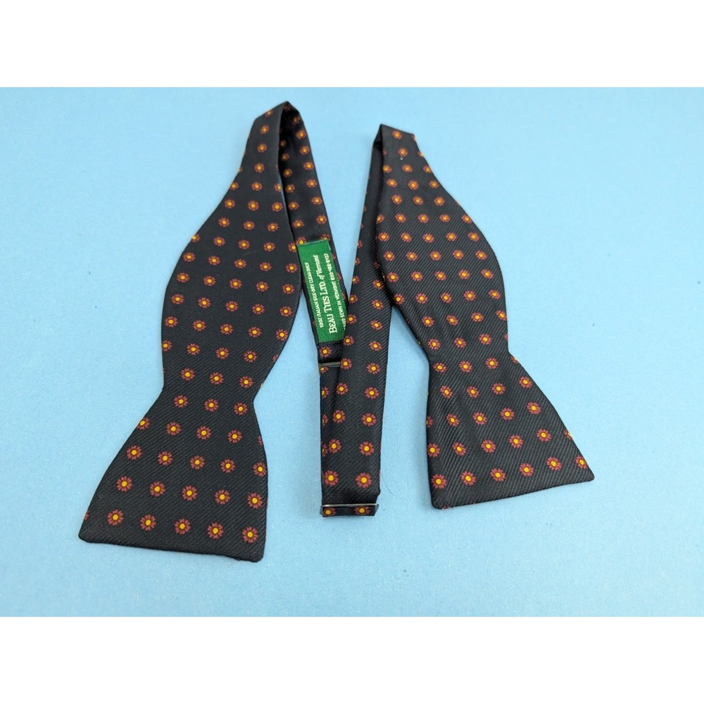 Beau Ties Vermont Vintage Bowtie Navy Floral Dotted 100% Silk